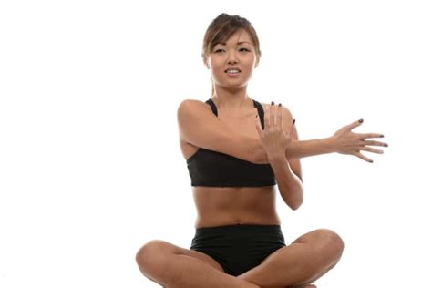 Yoga Warm-Up: 16 Poses & Exercises To Help You Warm Up Before Yoga – Fitsri Yoga