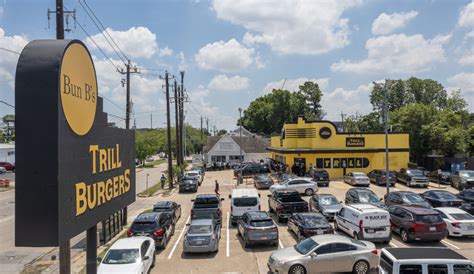 Crowds Flock to Trill Burgers on Opening Day in Montrose | Houstonia Magazine