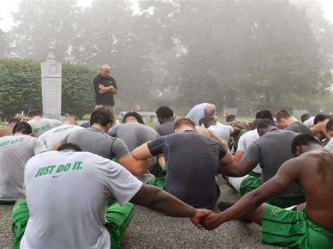 PHOTO: Marshall Football Team Honoring the Memory of the 1970 Plane Crash Victims | FatManWriting