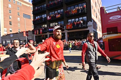 Travis Kelce 'heartbroken' over Chiefs' Super Bowl parade shooting