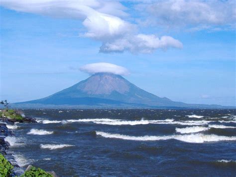 Mombacho Volcano, Cocibolca, Lake Nicaragua. ..El Volcan Mombacho en ...