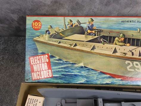 Lindberg Line Motorized LCVP Model Boat - GC5 Auctions