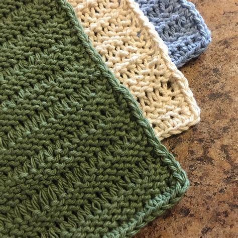 KweenBee and Me: The Beginner Knitter - Learn to Knit a Dishcloth