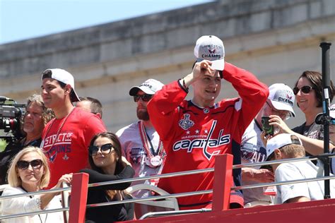 Relive the Capitals Stanley Cup parade and team picture (Photos)