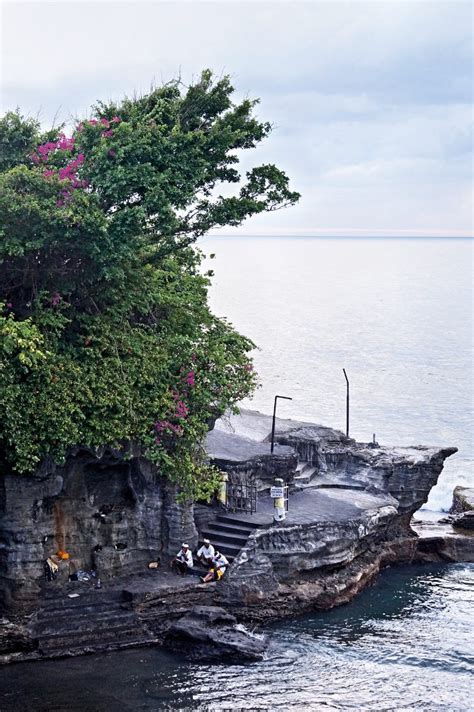 Pura Tanah Lot Temple: Where the Giant Snake Dwells - NOW! Bali