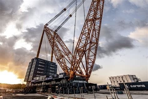 In pictures: EDF shows off world's largest crane at Hinkley ...