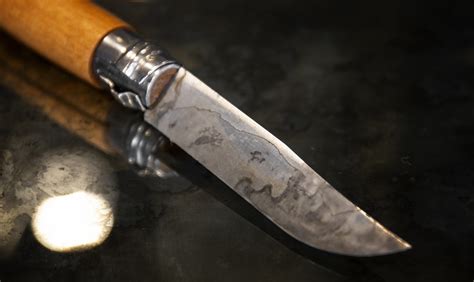 Was ist Patina? Knivesandtools erklärt, was sie auf Deinem Messer bewirkt!