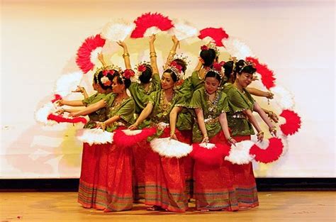 Budaya Sulawesi Barat - THE COLOUR OF INDONESIA