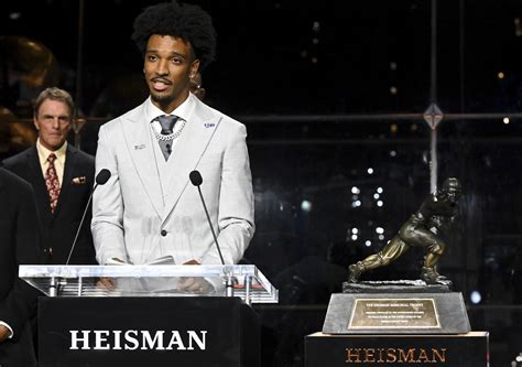 LSU quarterback Jayden Daniels wins Heisman Trophy