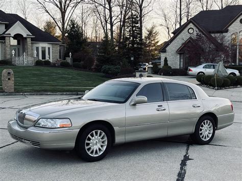 No Reserve: 2007 Lincoln Town Car Signature for sale on BaT Auctions - sold for $13,250 on ...