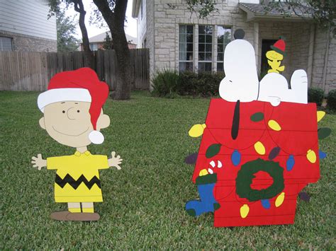 Snoopy Christmas Yard Decor | Holiday yard decorations, Christmas yard ...