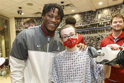 PHOTOS: Alabama Football Visits Children’s Healthcare of Atlanta