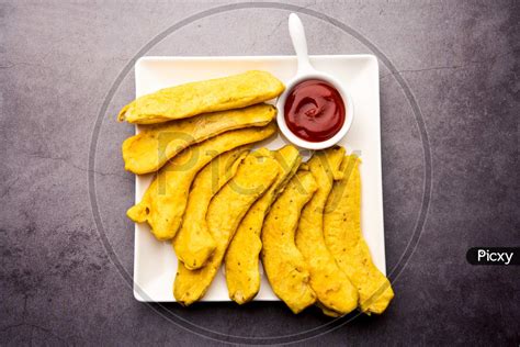 Image of Banana Fritter Or Pakora Or Raw Kela Pakoda Or Bajji Served ...