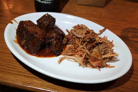 Bodeans BBQ Tower Hill Burnt Ends Pulled Pork - Mini Adventures Travel Blog