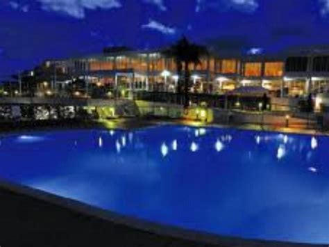 Best Price on Absolute Beachfront Opal Cove Resort in Coffs Harbour + Reviews!