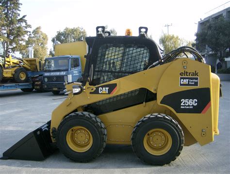 Caterpillar's 256C skid steer has a 2,350-pound operating load. Full specs: http://www ...