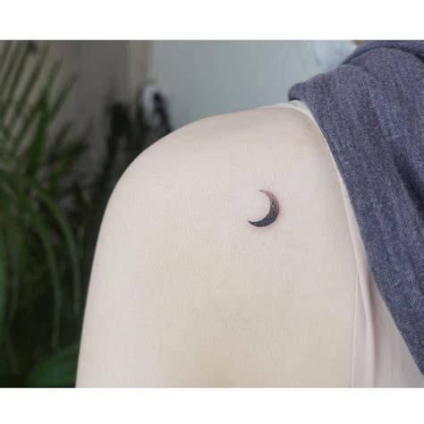 Share 75+ waxing crescent moon tattoo - thtantai2