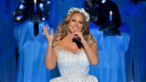 Mariah Carey - SLEIGH RIDE [Live in Toronto 2022 Day 2] - YouTube