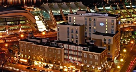 Working at Hilton San Diego Gaslamp Quarter | Top Workplaces