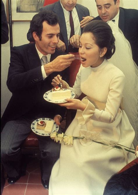 Julio Iglesias and Isabel Preysler, 1971 | Celebrity weddings, Celebrity wedding photos ...