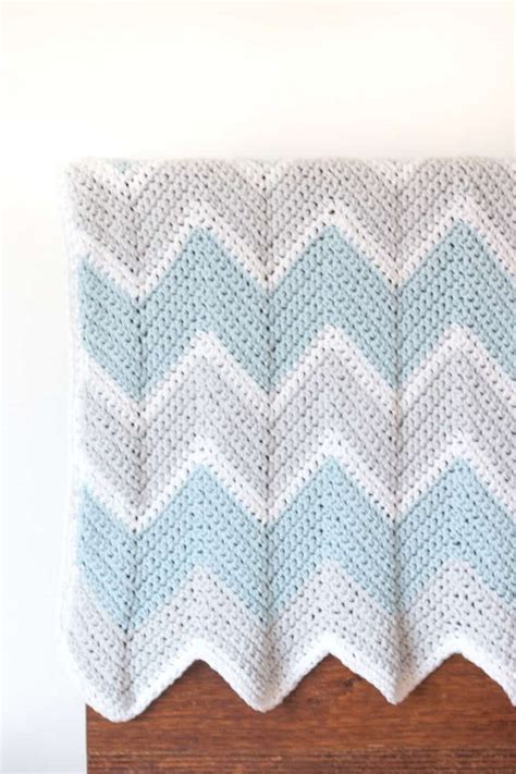 Crochet Baby Blanket Pattern Chevron - EasyCrochet.com