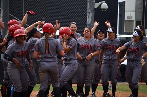 Softball racks up runs against the Murray State Racers – Daily Sundial