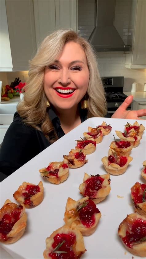 Cranberry Brie Bites 😋 | Everyone will love these Cranberry Brie Bites 😋 So easy! Here’s what ...