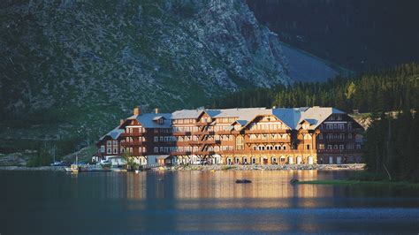 Many Glacier Lodge at Swiffcurrent Lake in Glacier National Park. - Whisky Advocate