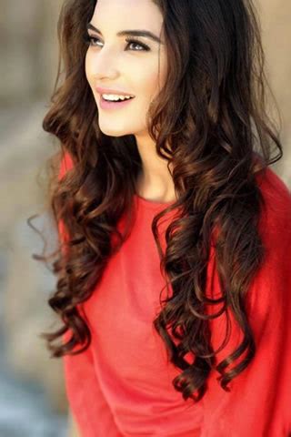 Sadia Khan Hairstyle – Fashion Central