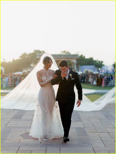 Priyanka Chopra & Nick Jonas Make Perfect Bride & Groom in Wedding Pics ...