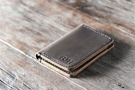 Top 10 Men's Wallet Brands - JooJoobs