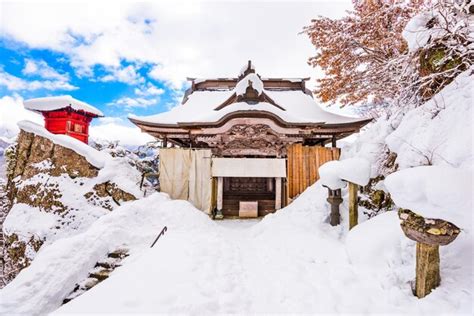 Premium Photo | Mountain temple japan