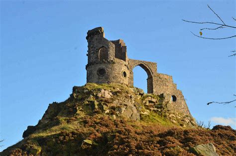 Although it looks ancient, Mow Cop castle was actually a summer house used for picnics