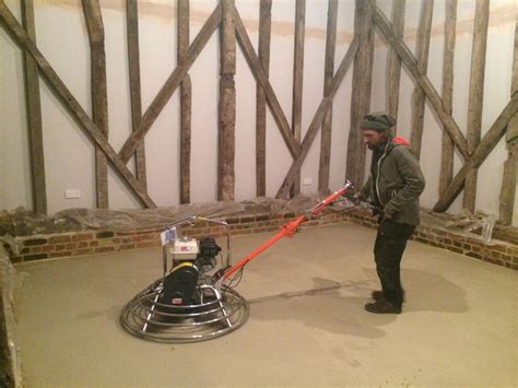 Laying an enhanced limecrete floor in a barn in Suffolk - The Limecrete Company