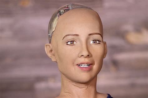 This is Sophia, the robot features a man - Different Impulse