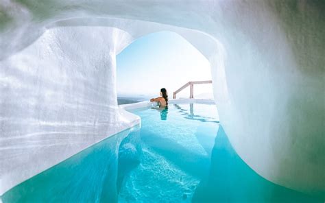 Sala caldo baia santorini greece cave pool lettore Profitto tecnico