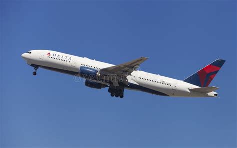Delta Air Lines Boeing 777-200ER Editorial Image - Image of delta, boeing: 96256405