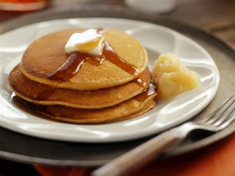 Protein-Pancakes mit Apfelmus - einfach & lecker | DasKochrezept.de