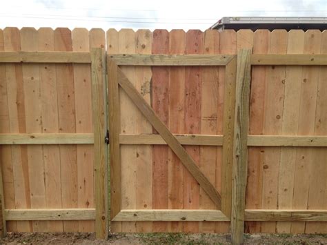 fence gate trap | Wood privacy fence, Wooden fence gate, Wood fence gates