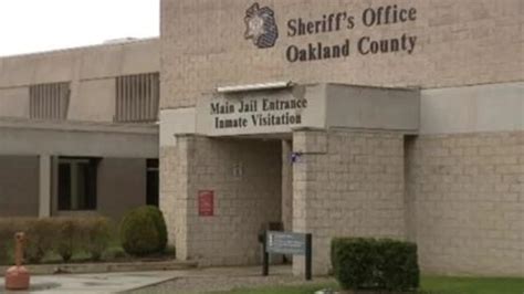 Two deputies attacked, injured in Oakland County Jail in separate incidents | FOX 2 Detroit