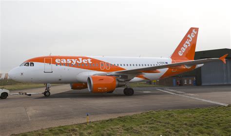 Easyjet unveils its new livery.... - Economy Class & Beyond