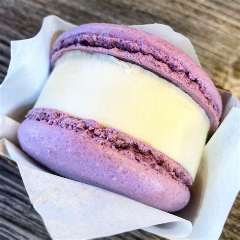 I ate a tiny macaron ice cream sandwich. [OC] : r/FoodPorn