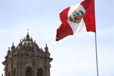 Pin by Maria Dempsey on Guard /Honor Guard/ GdC....... | Peruvian flag, Peru history, Flag