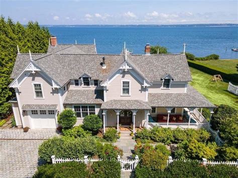 Luxury Waterfront Homes & Property in Jamestown RI: Waterfront Mansions