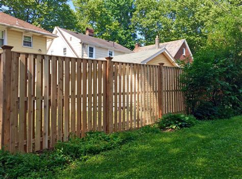 White Cedar Shadowbox Fence - Modern Design i 2020