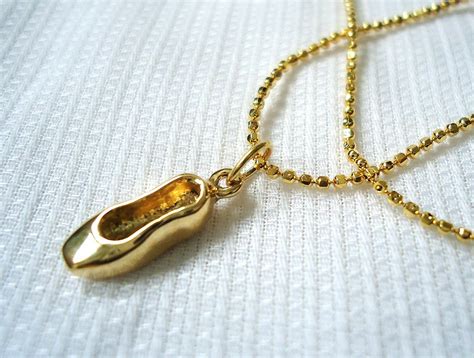 Pointe shoe gold pendant | Made by Mauro Cateb, Brazilian je… | Flickr