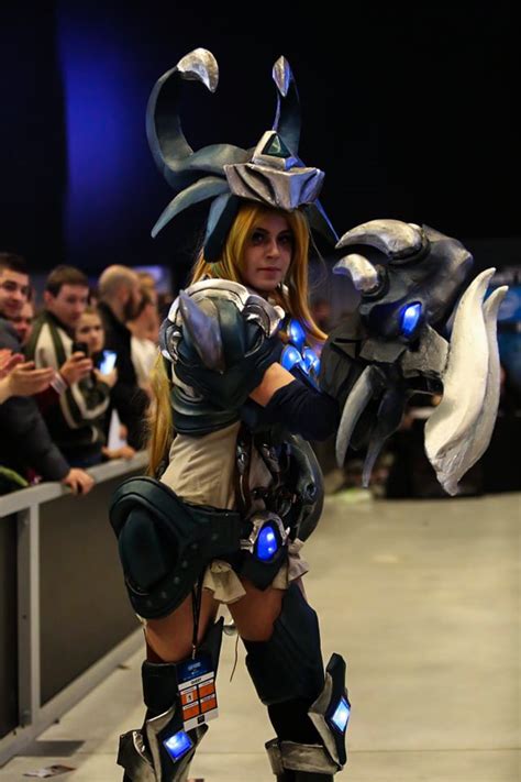 Championship Shyvana Cosplay (IEM 2015) - 9GAG