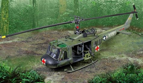 CS01006 UH1 HUEY MEDEVAC HELICOPTER – Maison Militaire