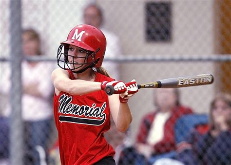 How To Swing A Bat In Softball -Tips on Softball Hitting Techniques