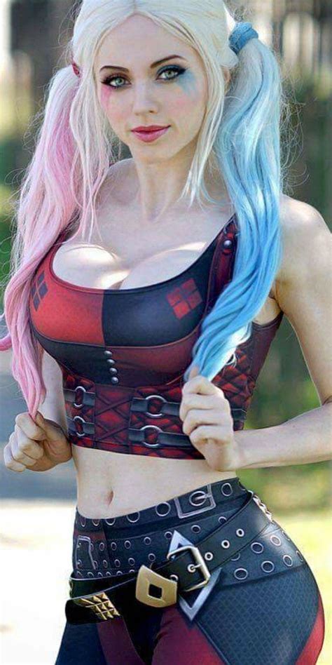 Amouranth as Harley Quinn : r/cosplaygirls